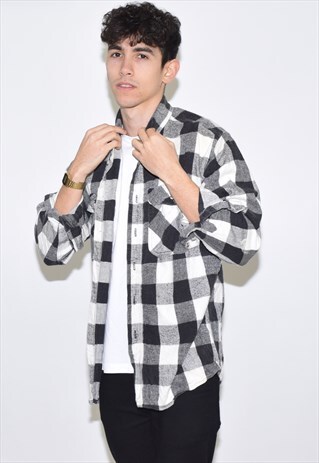 VINTAGE 90S BLACK WHITE PLAID FLANNEL SHIRT