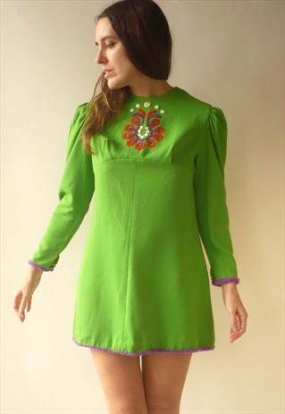 1970'S VINTAGE FOLK EMBROIDERED & PUFF SLEEVES GERMAN DRESS