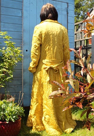 EXCENTRIC LONG MUSTARD COAT FROM THE 70S