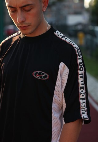 VINTAGE NIKE T-SHIRT SPELLOUT BLACK LOGO