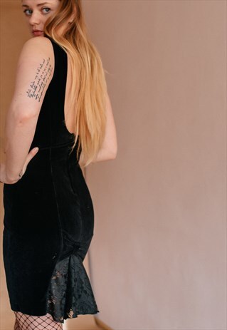VINTAGE FITTED VELVET DRESS