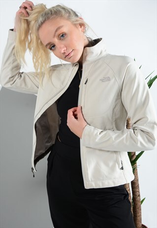 VINTAGE NORTH FACE OUTDOOR JACKET IN CREAM.