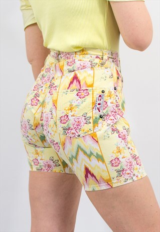 FLORAL DENIM SHORTS IN FESTIVAL STYLE SUMMER