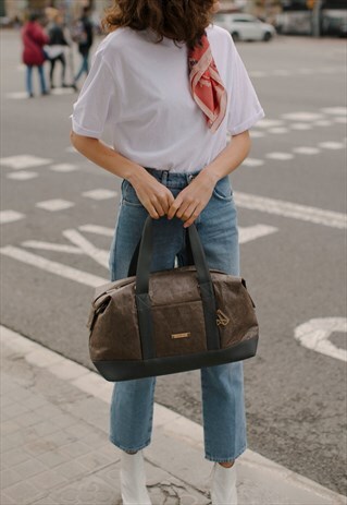 BROWN WEEKENDER DUFFLE BAG