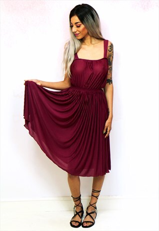 1970S VINTAGE RED WINE PLEATED MIDI DRESS