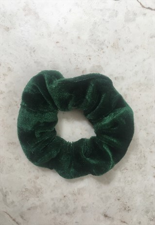 GREEN VELVET SCRUNCHIE
