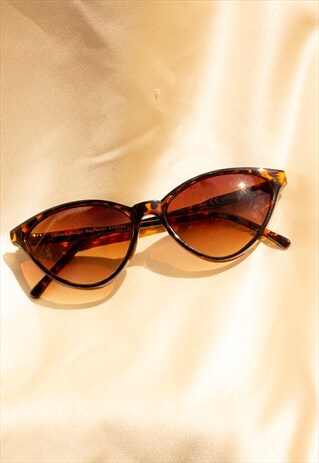 DELICATE RIM CAT EYE SUNGLASSES TORTOISE SHELL