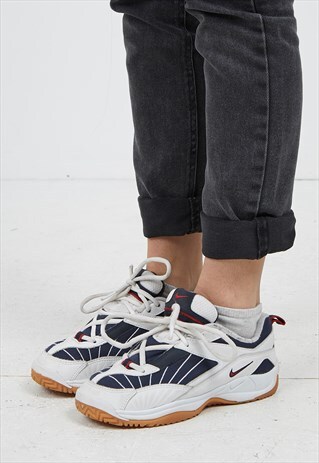 VINTAGE WHITE NAVY NIKE TRAINERS