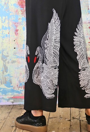 CROP TROUSERS IN BLACK WITH KISSING SWANS