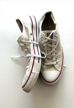 Classic White Converse Sneakers / TrainersUK10