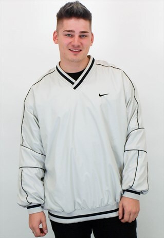 VINTAGE NIKE SWEATER