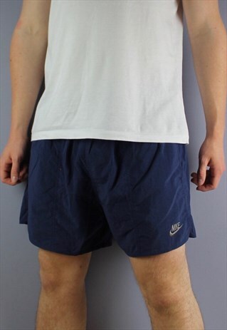 VINTAGE NIKE SHORTS IN NAVY WITH POCKETS AND EMBROIDERED LOG