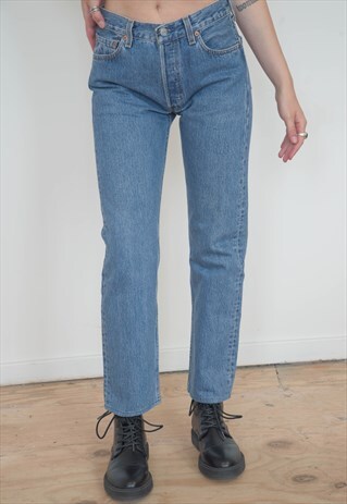VINTAGE 90S LEVI'S 501 JEANS IN BLUE WASH