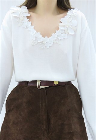 90S VINTAGE WHITE FLOWER BLOUSE TOP (SIZE M)