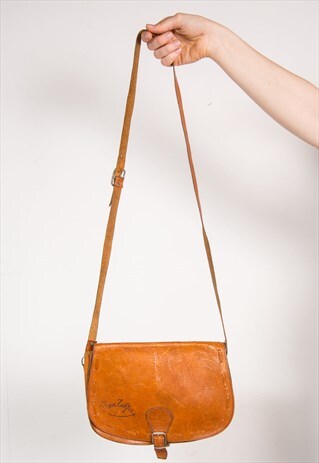 VINTAGE 70'S TAN LEATHER SADDLE SHOULDER BAG