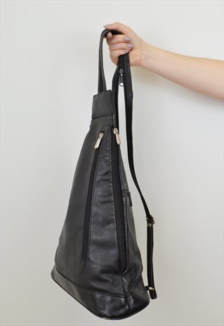 ZIP UP STRAP BACKPACK