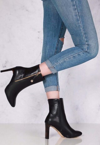 SLIM BLOCKHEEL ZIP ANKLEBOOT IN BLACK MATT
