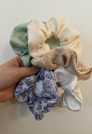 5 LUXURY SCRUNCHIES