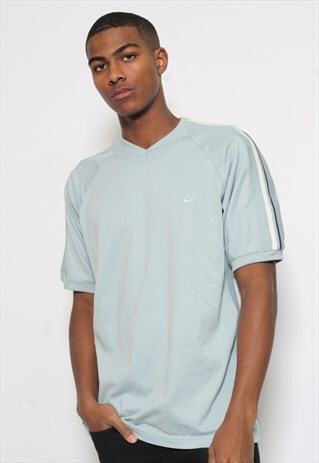VINTAGE NIKE T-SHIRT