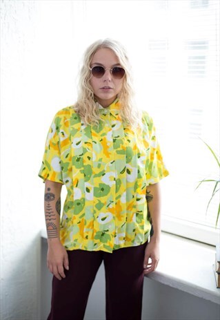 VINTAGE 80'S YELLOW FLOWER PRINT SHORT SLEEVED PLEATED SHIRT