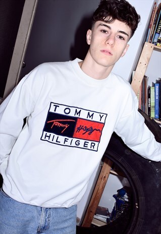 RARE VINTAGE TOMMY HILFIGER WHITE EMBROIDERED SWEATSHIRT