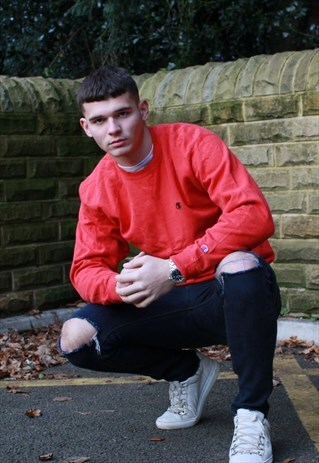 VINTAGE RED CHAMPION SWEATSHIRT