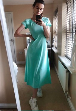 T-Shirt Maxi Dress with Scoop Neck in Light Green