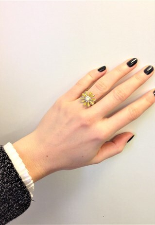 1990S VINTAGE DAISY RING