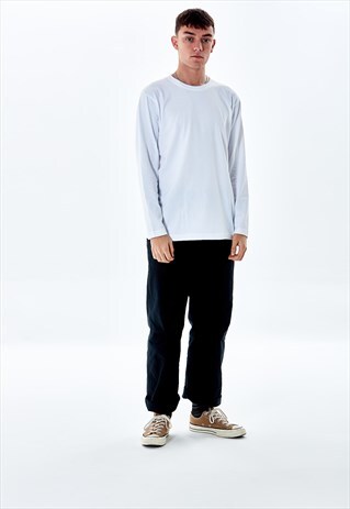 HEAVYWEIGHT LONG SLEEVE LOGO T-SHIRT IN WHITE
