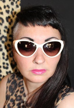 Cream 'Guess' Designer Sunglasses Cat Eye Fashionable