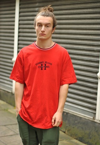 VINTAGE 90S TOMMY HILFIGER SPELL OUT TSHIRT