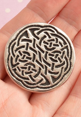 HANDMADE PEWTER CELTIC KNOT WORK ROUND BROOCH PIN BADGE