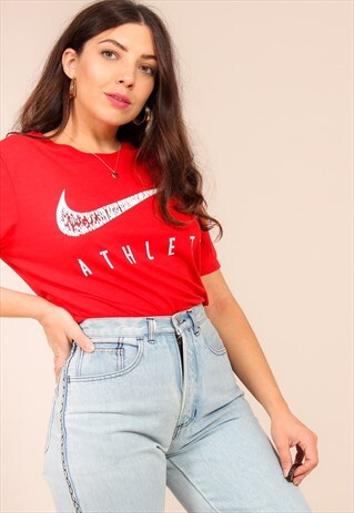 VINTAGE 90S NIKE T-SHIRT IN RED