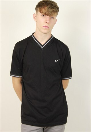 VINTAGE NIKE TSHIRT