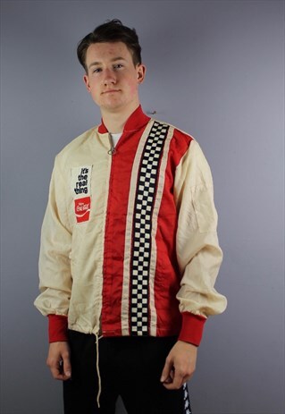 VINTAGE 80S COCA COLA WINDBREAKER SHELL JACKET IN RED/ OFF W