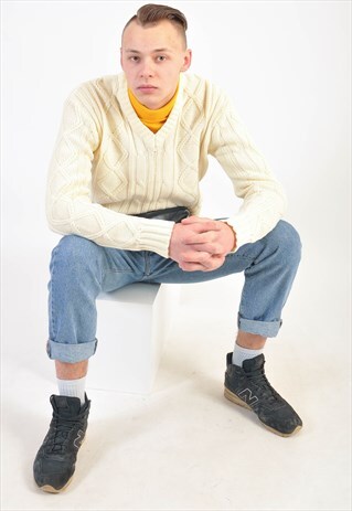 VINTAGE 90'S JUMPER IN WHITE