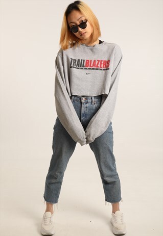 VINTAGE NIKE PRINT CROPPED SWEATSHIRT