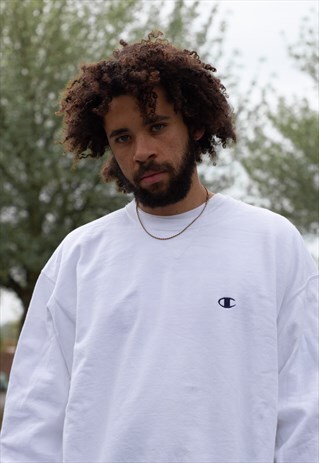 VINTAGE 90S CHAMPION LOGO CREW NECK SWEATSHIRT IN WHITE