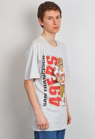 VINTAGE 90'S NUTMEG GREY AMERICAN FOOTBALL GRAPHIC T-SHIRT