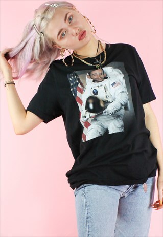 VINTAGE 90S T-SHIRT Y2K BLACK USA ASTRONAUT SPACE PRINT