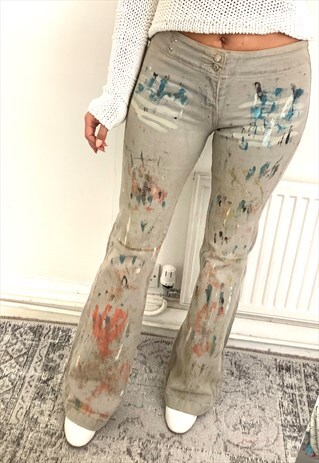 1990'S FLARED JEANS IN LIGHTWASH PAINT SPLATTER