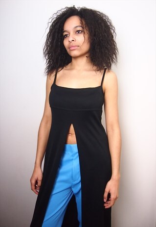 BLACK MINIMAL LONG TOP WITH SLIT ON THE FRONT
