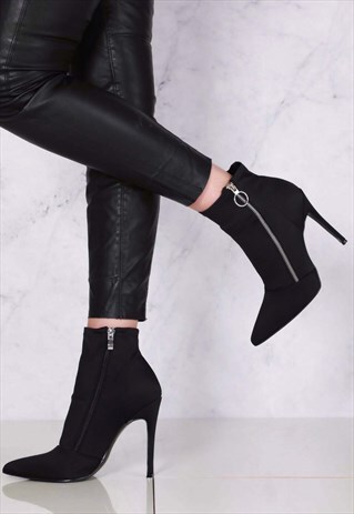 POINTED OUT ZIP RING ANKLEBOOT IN BLACK LYCRA