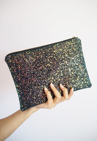 GLITTER CLUTCH BAG IN BLACK IRIDESCENT
