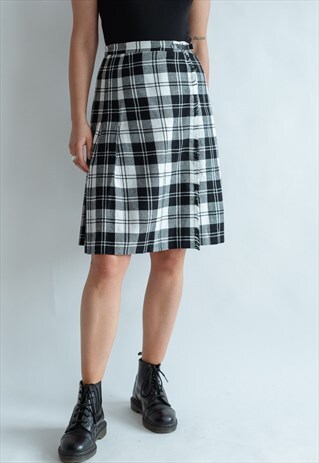 VINTAGE 90S SCOTTISH KILT SKIRT IN CHECKERED GREY