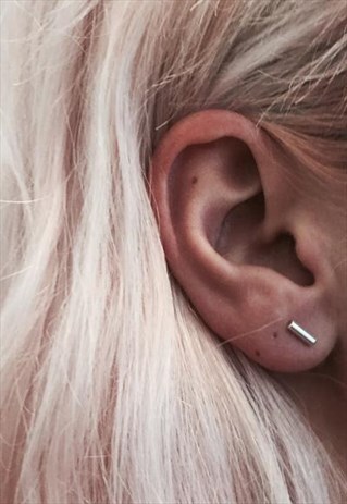 SILVER BAR STUD MEDIUM