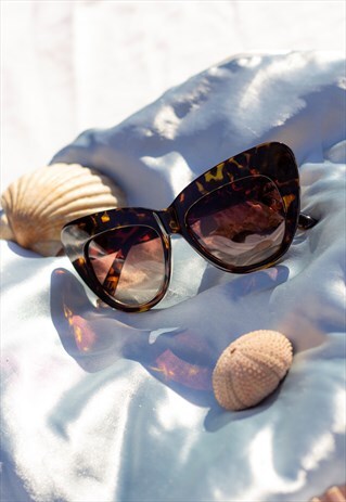 TORTOISE SHELL EXAGGERATED CHUNKY CAT EYE SUNGLASSES