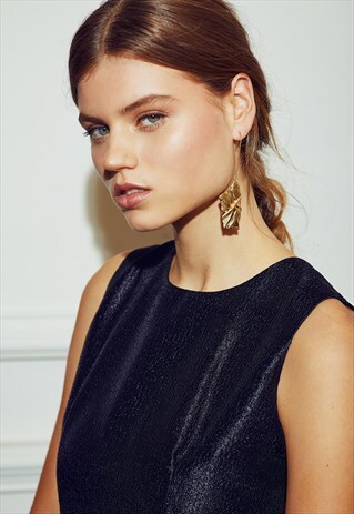 GOLD TONE LEAF EARRINGS