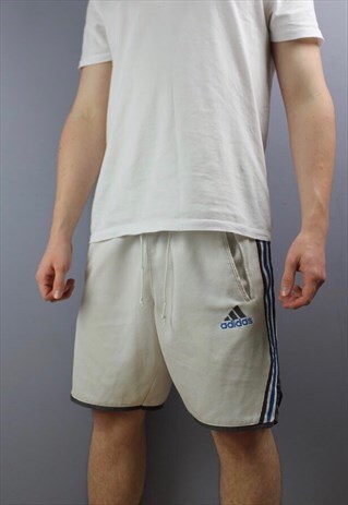 VINTAGE ADIDAS SHORTS IN WHITE WITH EMBROIDERED LOGO, POCKET