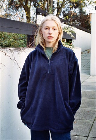 NAVY FLEECE WITH WOVEN LABEL DETAILS